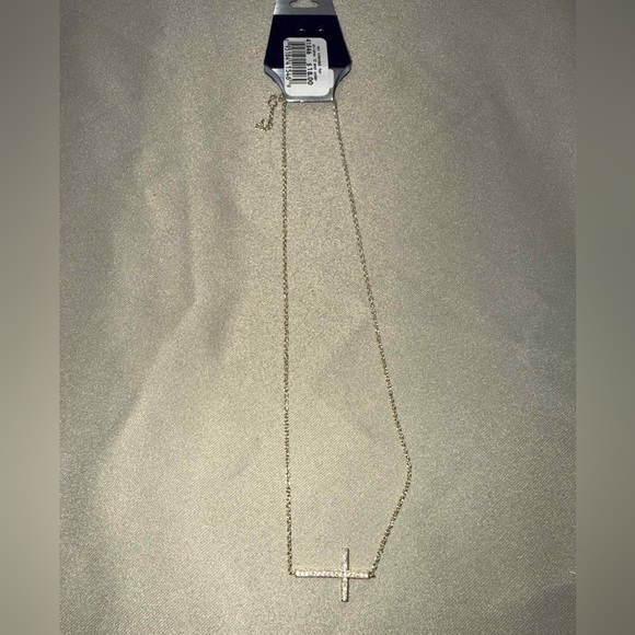 Elegant Gold Cross Necklace brand new with tags - Picture 4 of 5